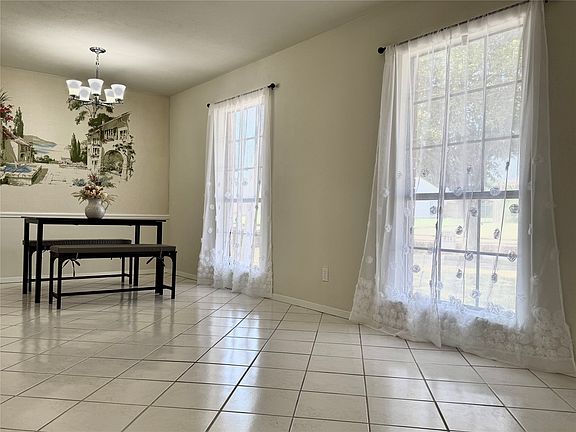 3rd image of 2818 Gayle Dr