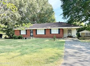 1563 Willard Dr, Southaven, MS 38671