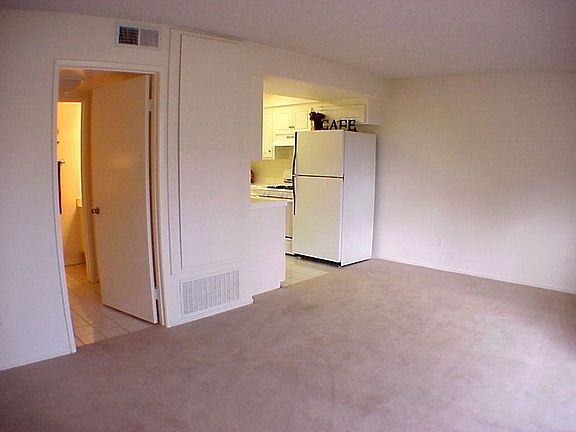 4th image of 1217 Woodmere Dr