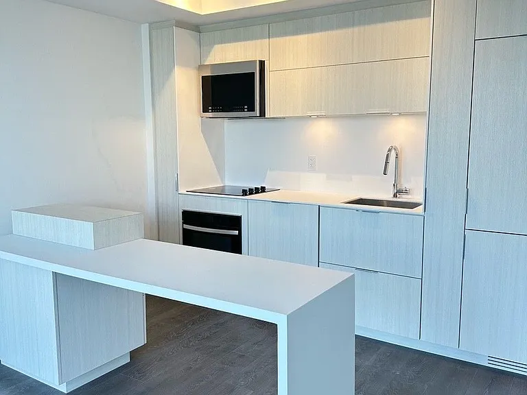 370 Martha St #701 — Photo 3