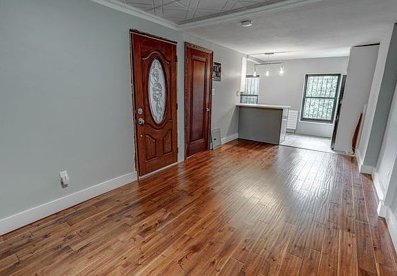3rd image of 410 Degraw St #2