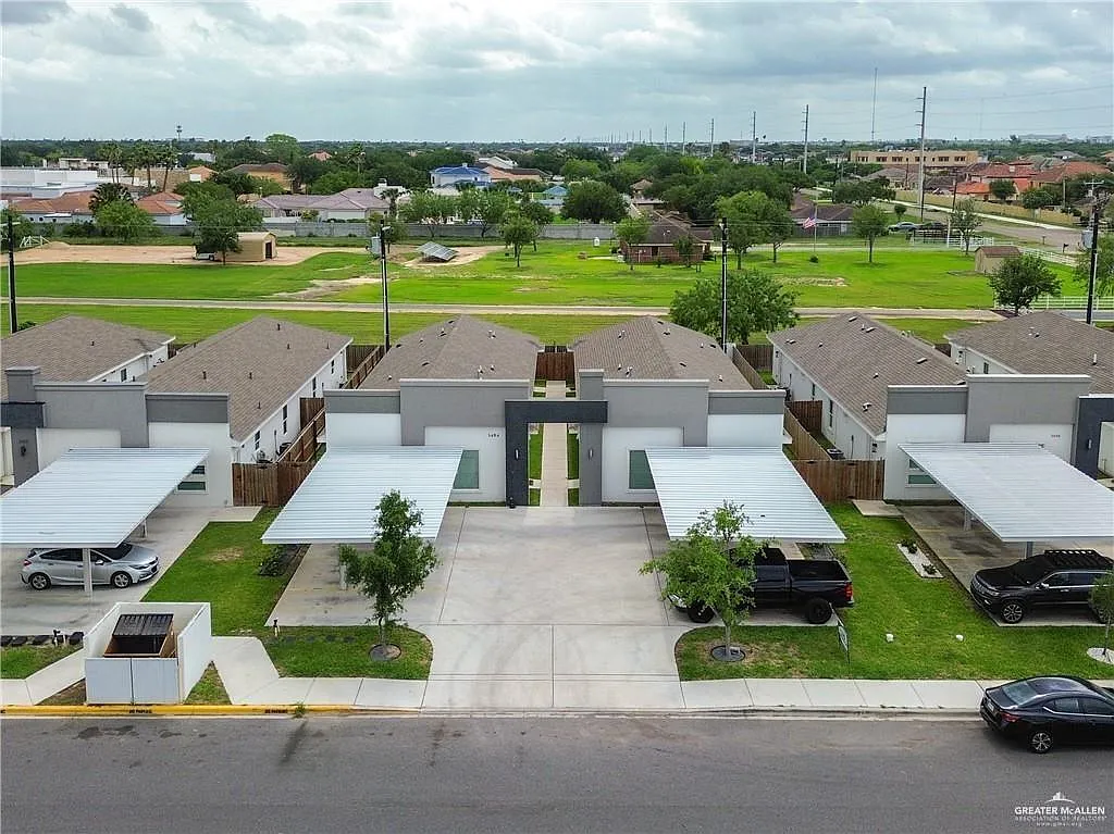 3 bed, 2.0 bath, 1165 sqft, $1,300 — Photo 4