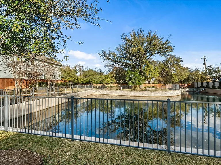 708 Ivory Manor Dr — Photo 2