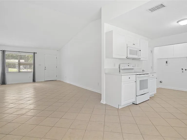 1923 Bonneville Dr — Photo 3