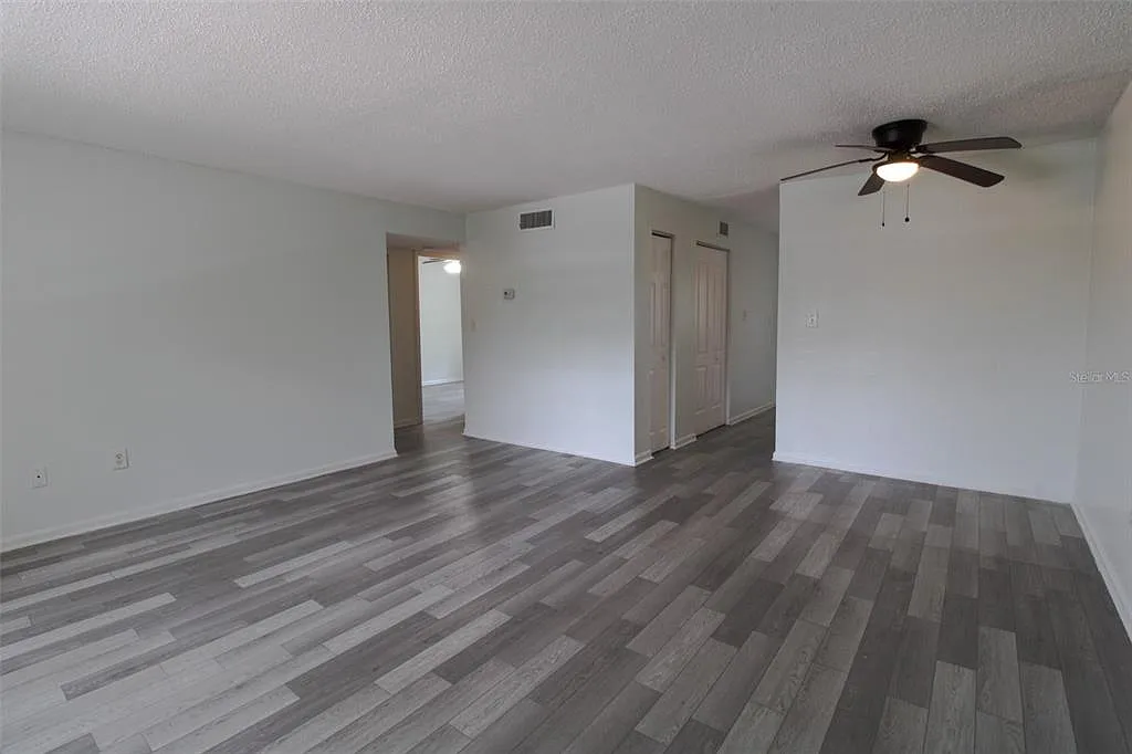 2 bed, 1.0 bath, 899 sqft, $1,350 — Photo 3