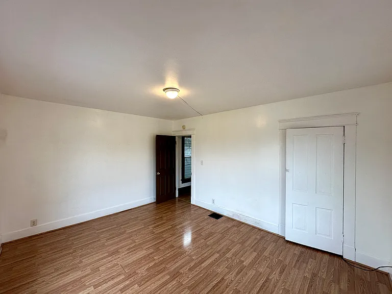 154 Elmwood St — Photo 13