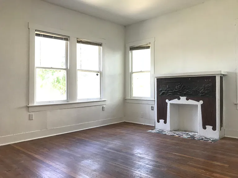 816 W Lynwood Ave — Photo 2