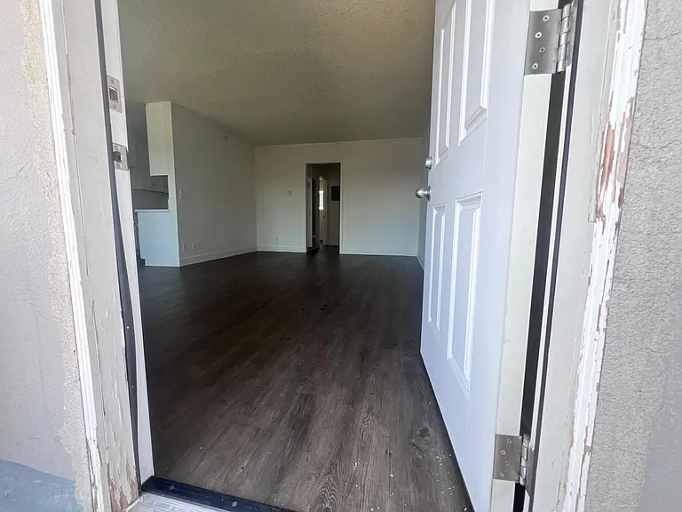 9016 Orion Ave #B17 — Photo 7