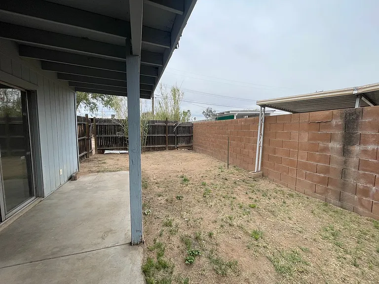 2 Bedroom And 1 Bath Triplex! **Move In Special** — Photo 14