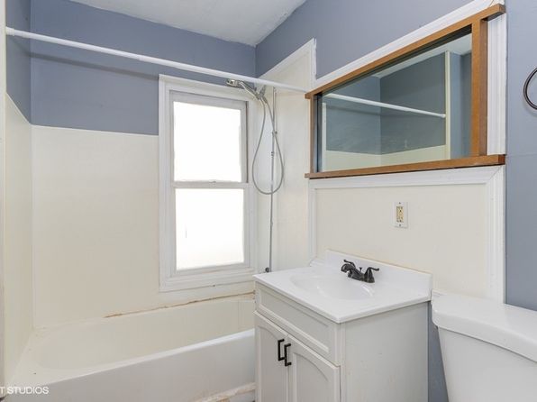 cedar-rapids-iowa-442795423 picture