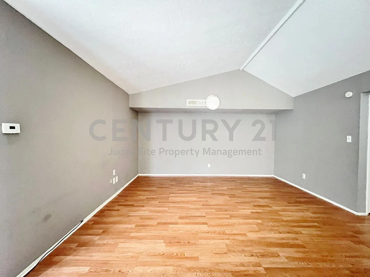 Charming 3/1 Duplex in The Colony For Rent! — Photo 4