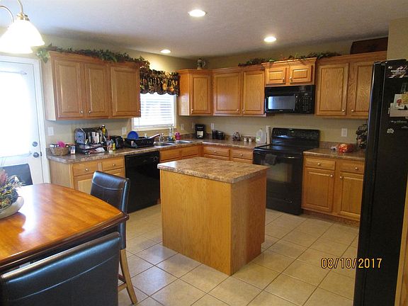 2nd image of 621 Saint Andrews Dr