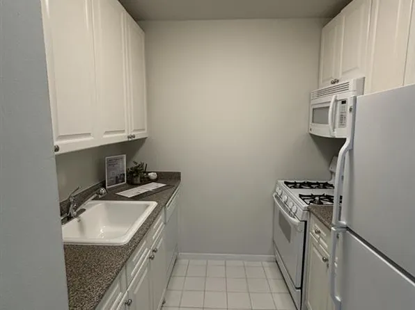 250 West 50th Street image 1 of 5