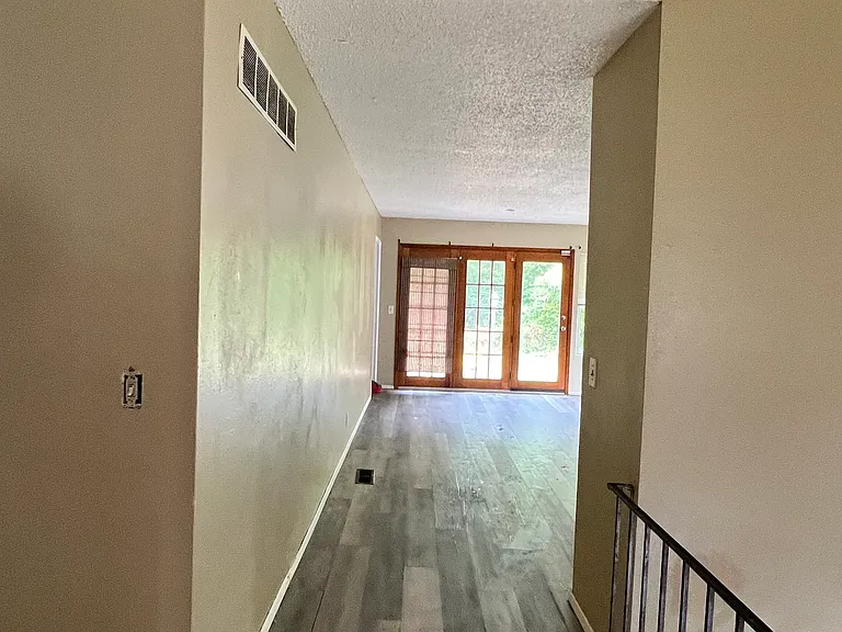 1612 Barkwood Dr — Photo 17