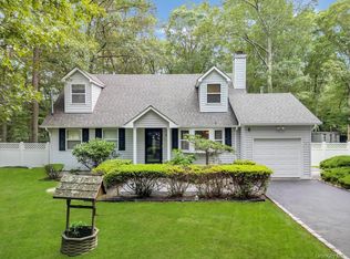 38 Pond Ln, Ridge, NY 11961