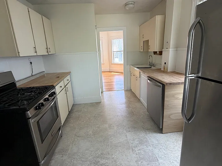 154 Washington St #2 — Photo 4