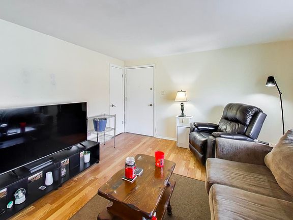 4th image of 7410 W 111th St APT 310