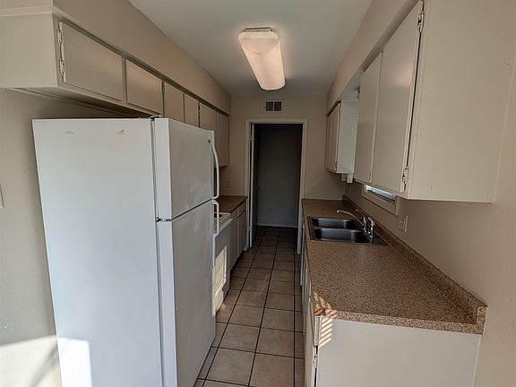 4th image of 311 S Avenue S