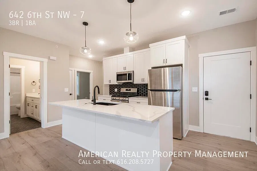 3 bed, 1050 sqft, $2,150 — Photo 3