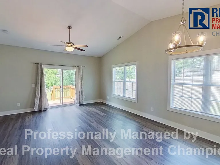305 Cypress Ave — Photo 3