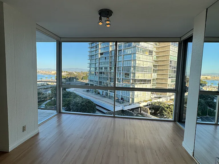 1810 Avenida Del Mundo #502 — Photo 23