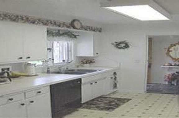 4th image of 752 University  E