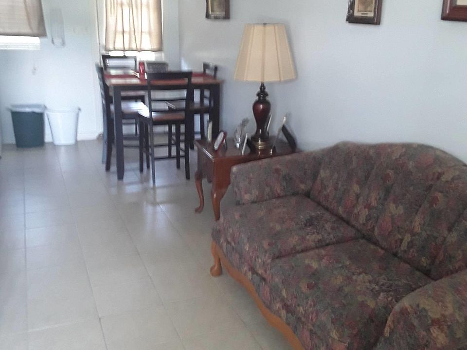 2nd image of 122 W Laurel Oak St #122