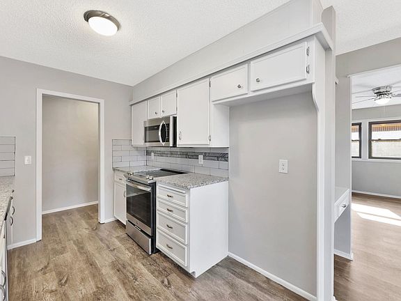3rd image of 919 S Cypress Dr