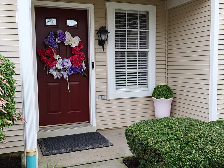 1335 Cambridge Ct — Photo 1