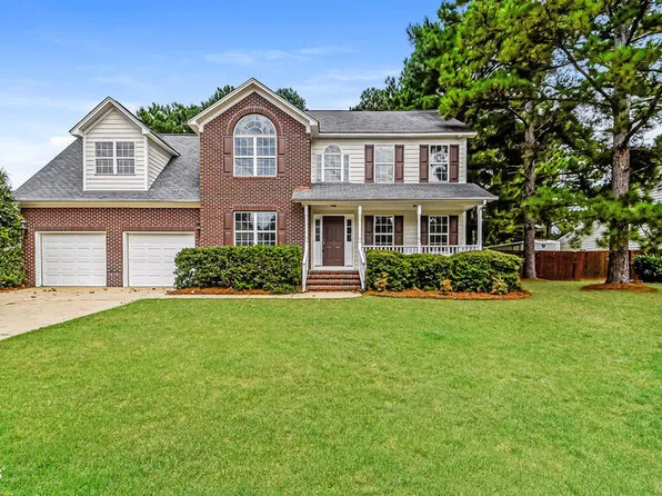 305 Lancelot Ct, Linden, NC 28356