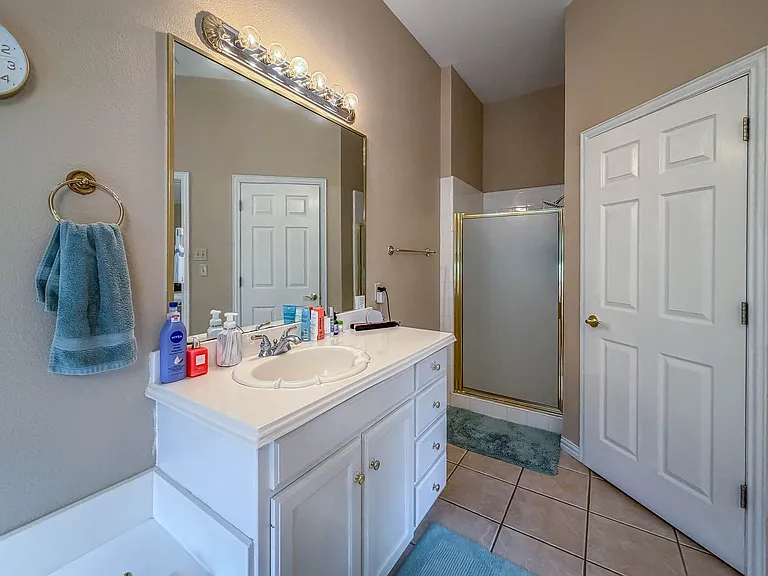920 Carousel Dr — Photo 17