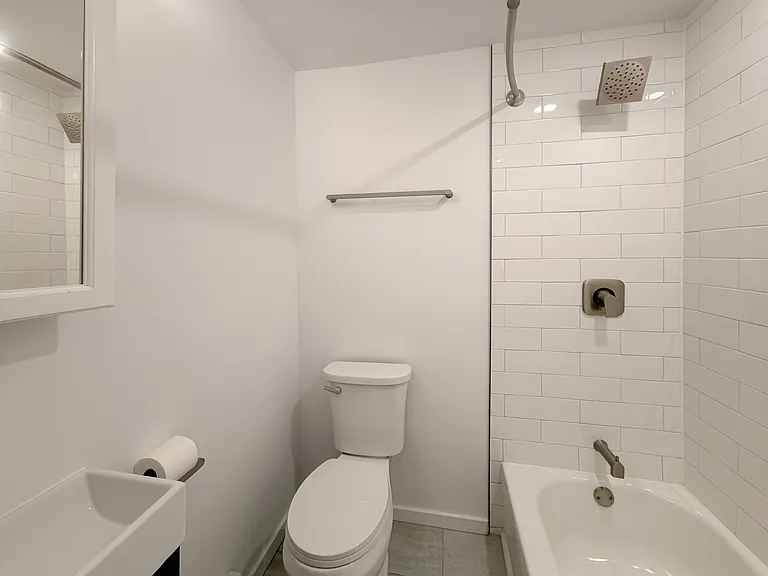 617 Warren St #2 — Photo 7