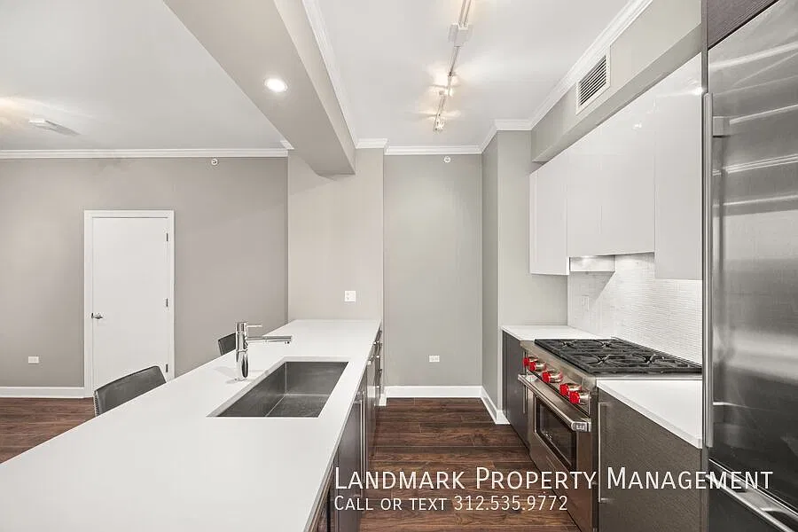 1201 S Prairie Ave Unit 904 — Photo 3