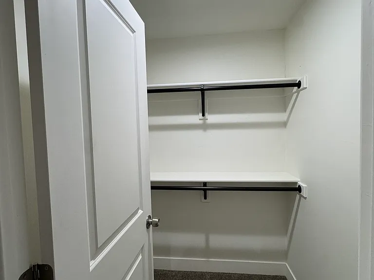240 W Center St #BASEMENT — Photo 2