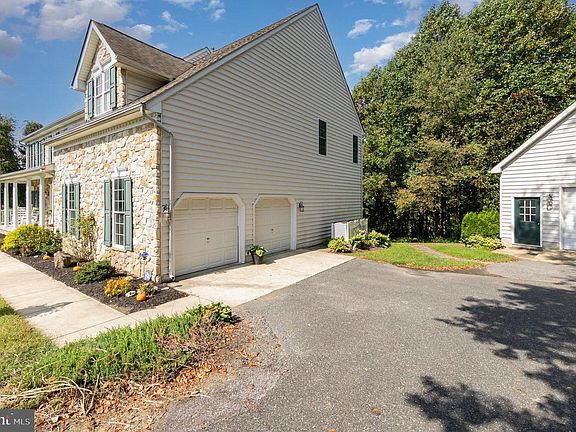 4th image of 209 Christopher Rd