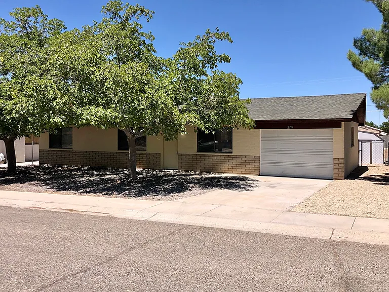 2715 Lillie Ave — Photo 3