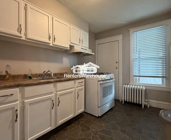 2925 2nd Ave S #4 — Photo 3