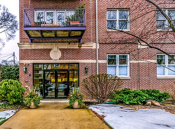 2nd image of 1319 Chicago Ave APT 203