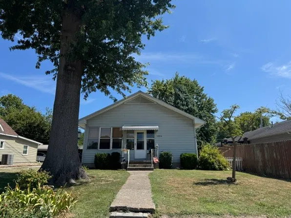 1004 N 14th St, Irvington, IL 62848
