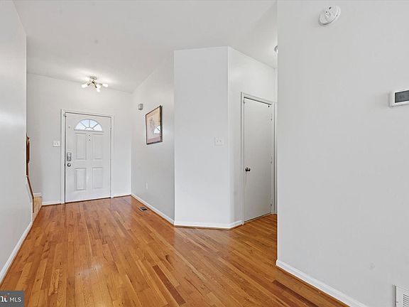 5th image of 136 Shinn Cir