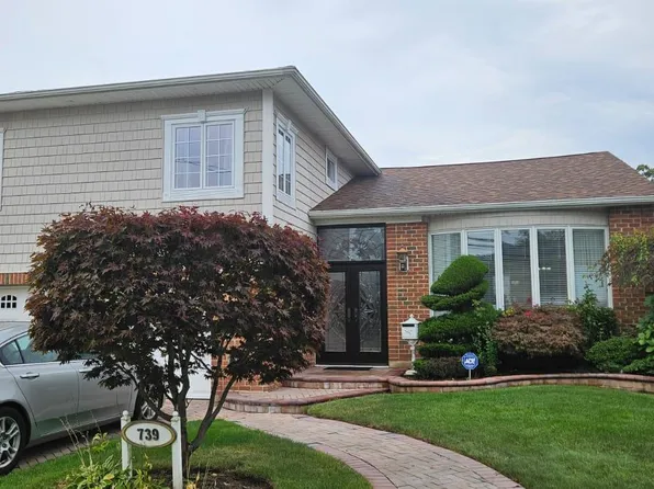 739 Bonnie Drive, Baldwin Harbor, NY 11510