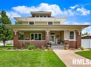 1012 Edward St, HENRY, IL 61537