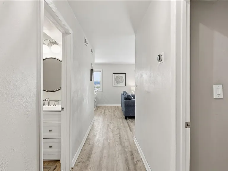3811 Pretty Lake Ave #B — Photo 13