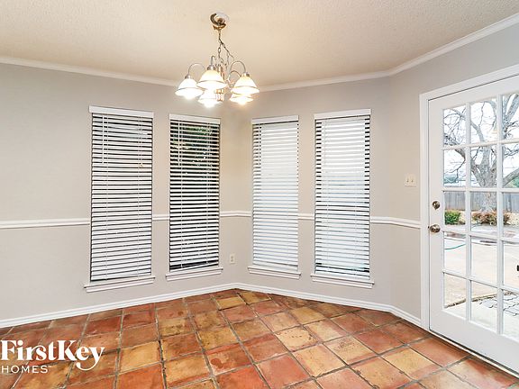 5th image of 2102 Greenbriar Ct