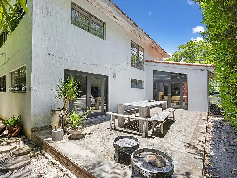920 Aguero Ave — Photo 9