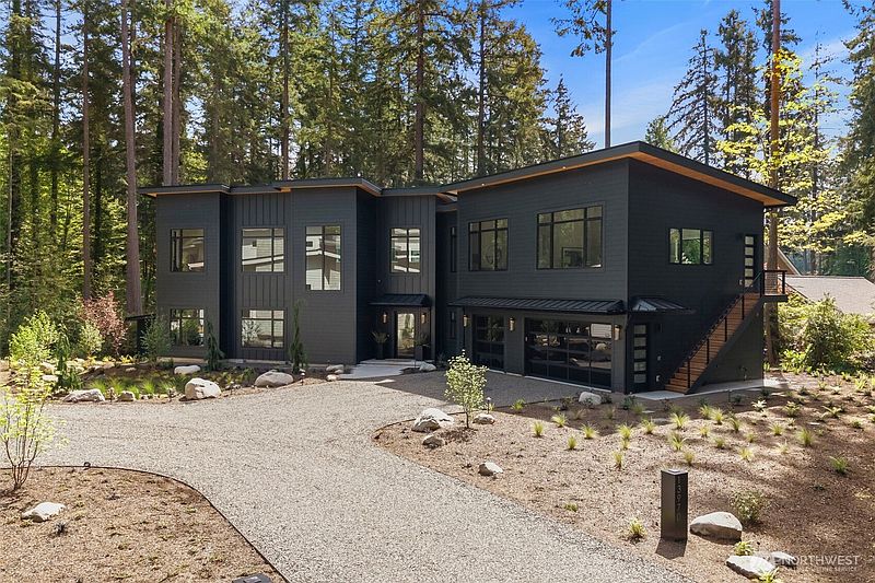 2nd image of 13970 Manzanita Road NE