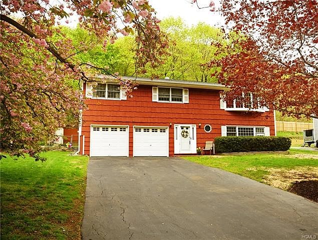 Welcome Home to 6 Putnam Road in this beautiful lake community!