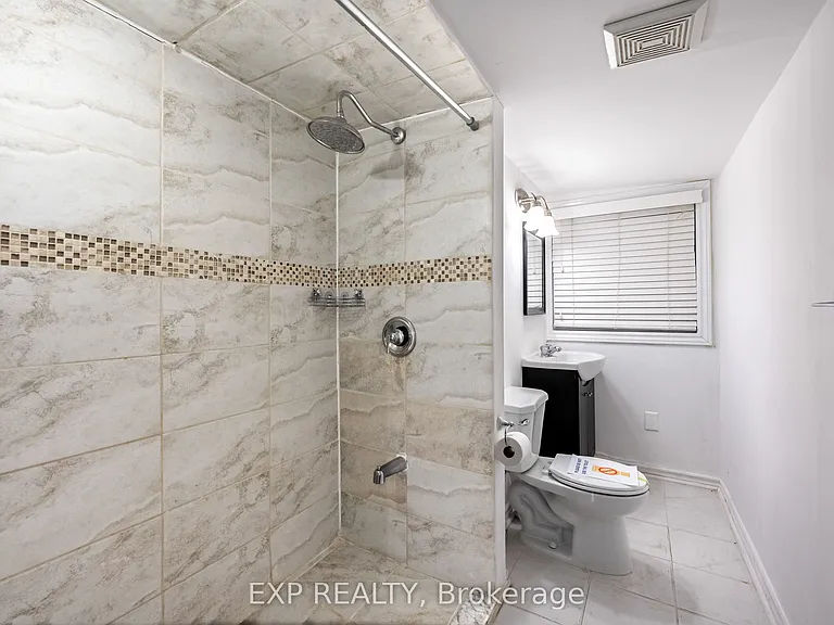 28 Lakeland Cres — Photo 16