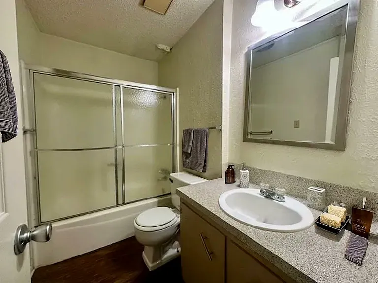 South Castle Apartments — Photo 39