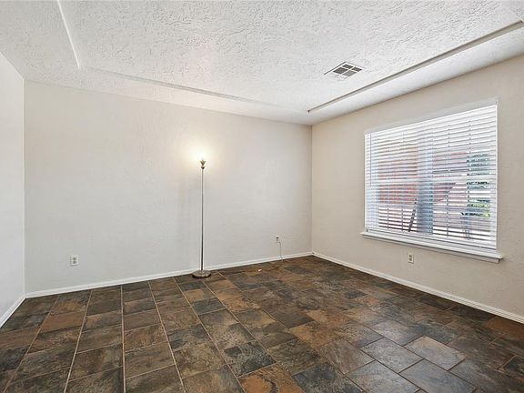 5th image of 1013 SW 94th St